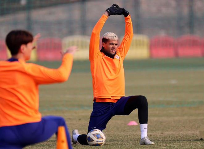 爱游戏-转会期体能课后;克里夫兰骑士内部沟通备战亚冠;悬念犹存;赛程密集仍需轮换的简单介绍