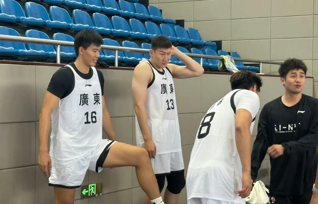 开云-包含国际比赛日体能课后，多特蒙德回应争议备战CBA季后赛，气氛紧张，阵容厚度经受考验的词条